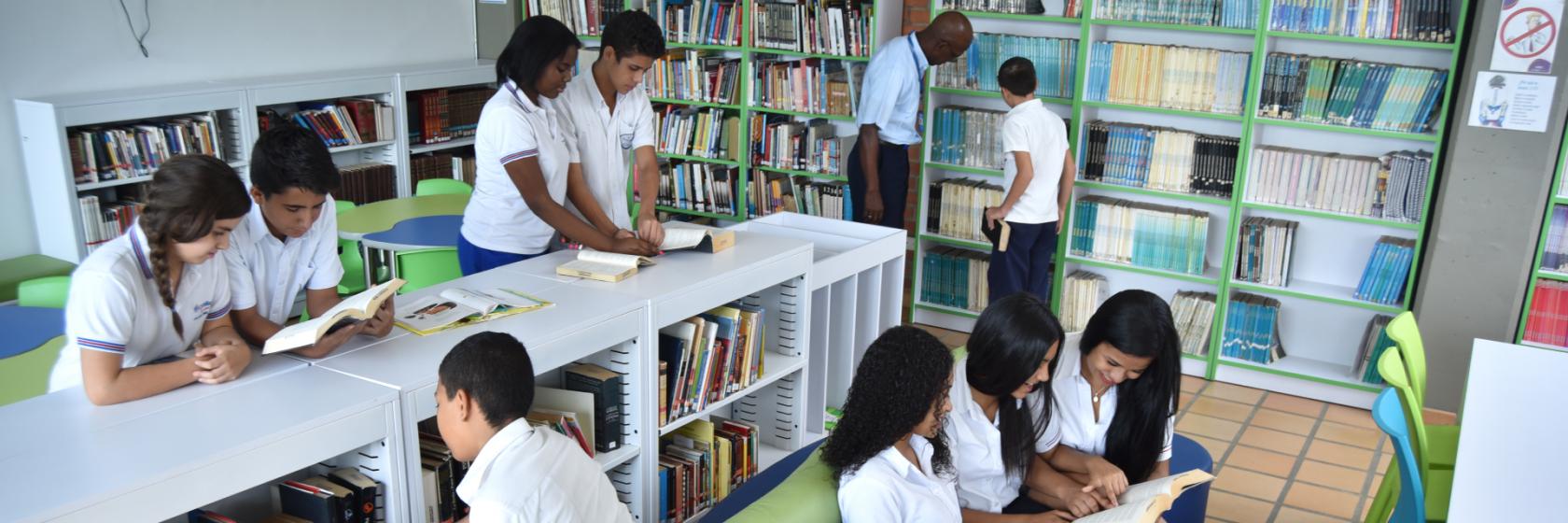 niños estudiando